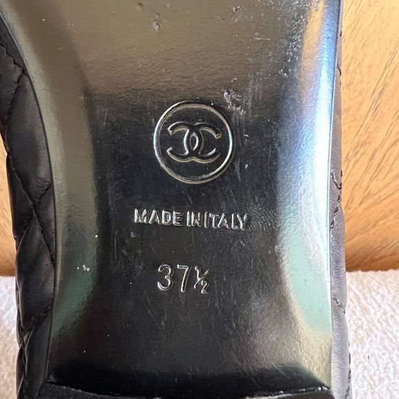 SOLD Already Authentic CHANEL BALLET FLATS
Aged Calfskin
Black
Size 7.5 US - Picture 9 of 15